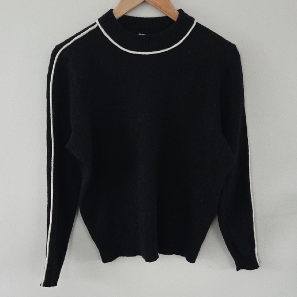 Athleta Sweaters - Athleta Black Merino Wool Sweater with White Accents